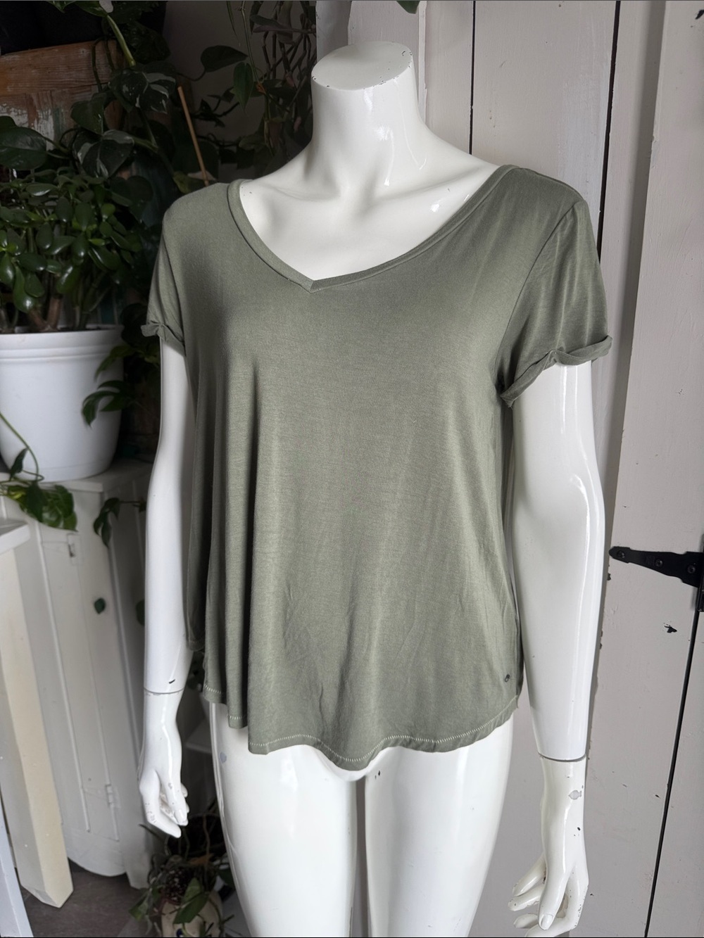 American Eagle, soft and sexy Women's Olive V-Neck Short Sleeve soft Top M NWOT